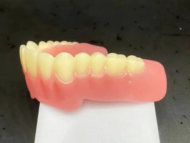 3D Systems 宣布数字牙科领域的重大里程碑：新的经 FDA 批准的义齿解决方案全面商业化发布